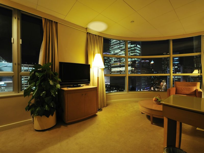 luxurious-hotel-room.jpg