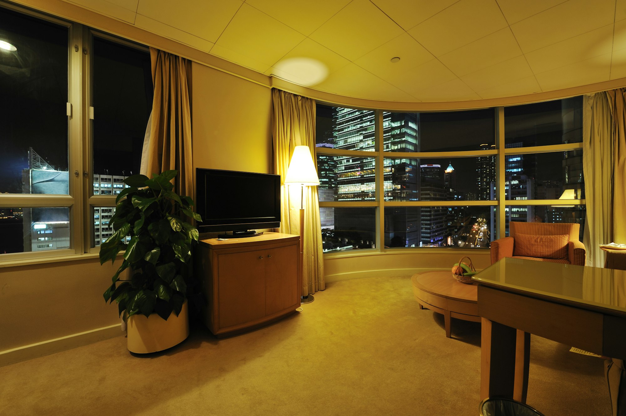 luxurious-hotel-room.jpg